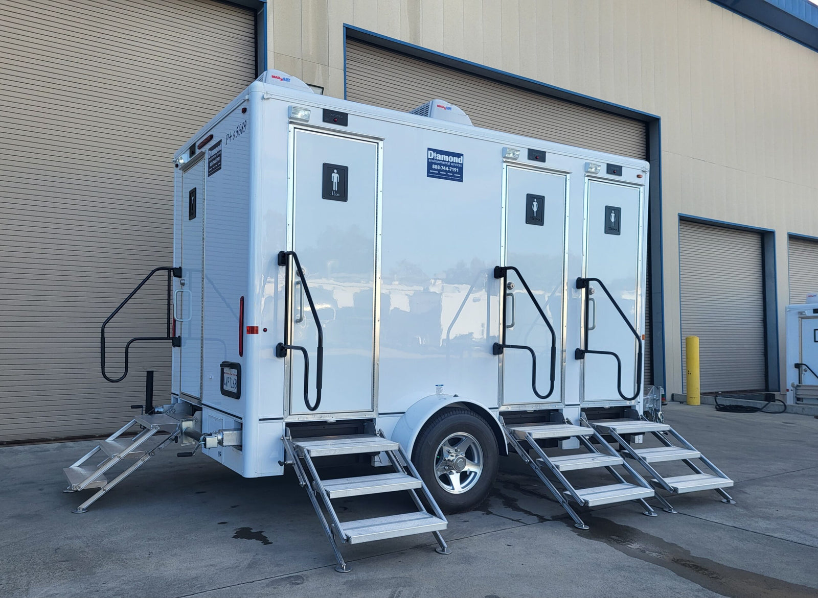 4 Stall 4 Sink Solar Suite Trailer