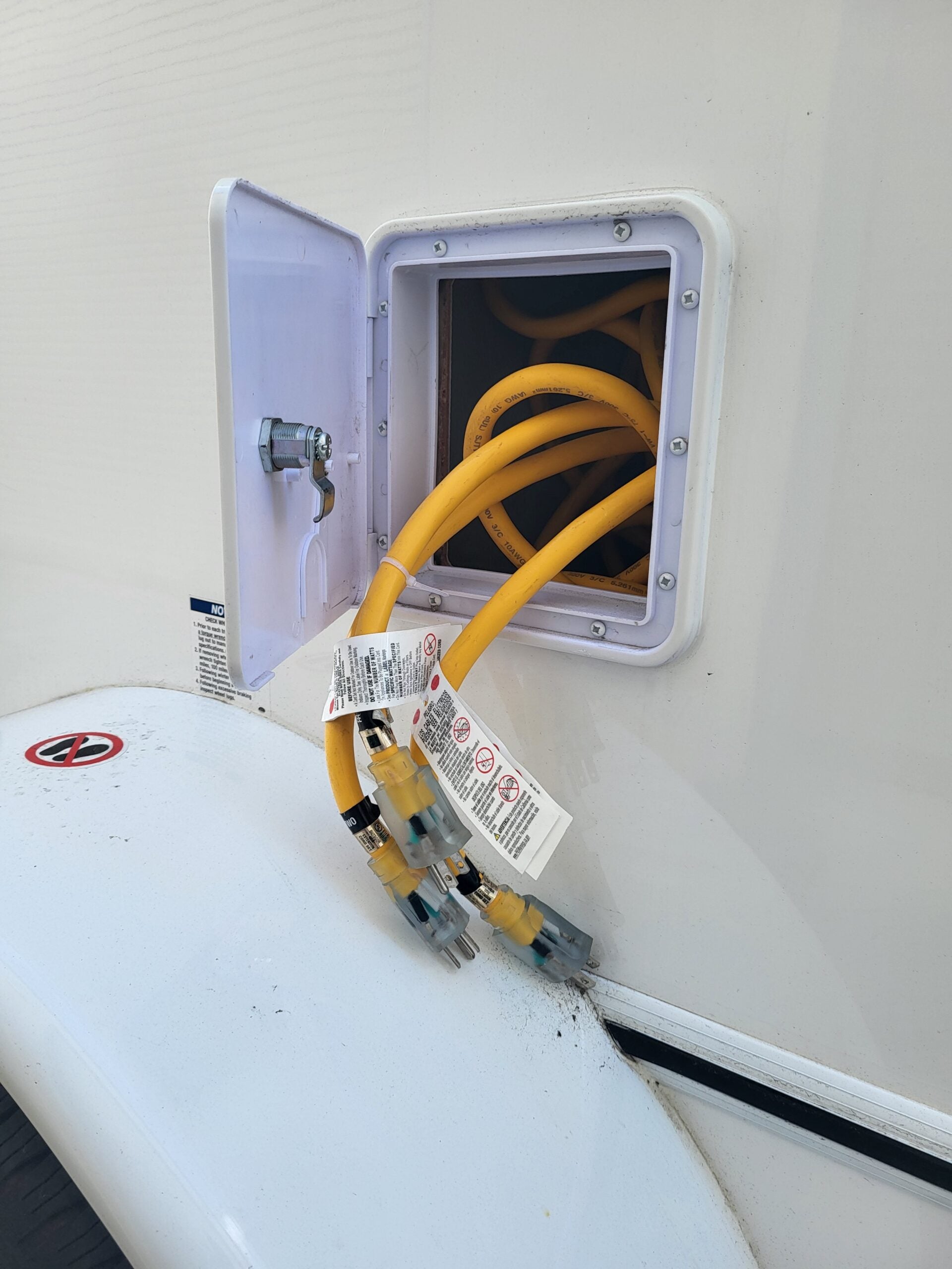 4 Stall 4 Sink Solar Suite Trailer