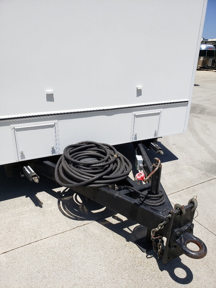 7 Stall 2 Sink Suite Trailer Premier Plus